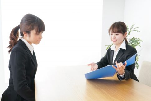 部下の話を傾聴する